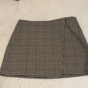 Old Navy Black and Cream Mini Skirt